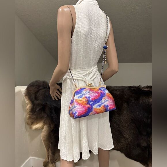 Iridescent Genuine Leather Handmade Kisslock Wave Shaped Clutch/Crossbody - Picture 6 of 14